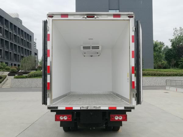 程力威牌CLW5030XLCHDP型冷藏车