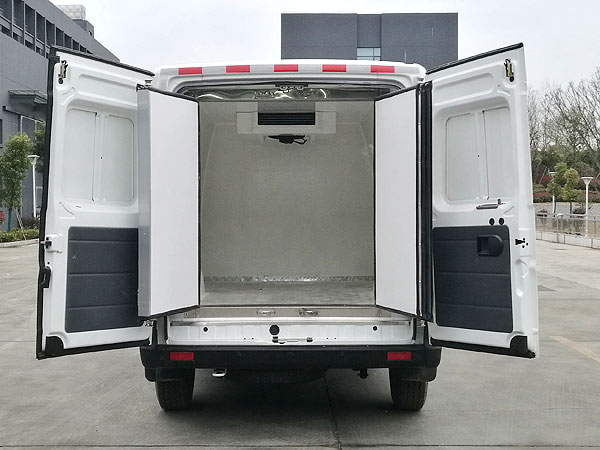 程力威牌CLW5041XLC6DP型冷藏车