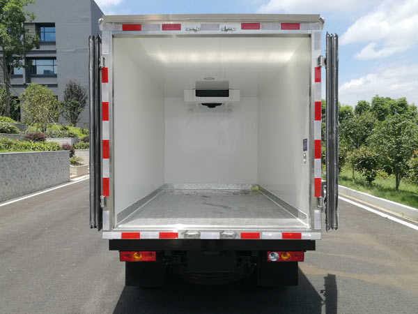 程力威牌CLW5031XLCB6型冷藏车